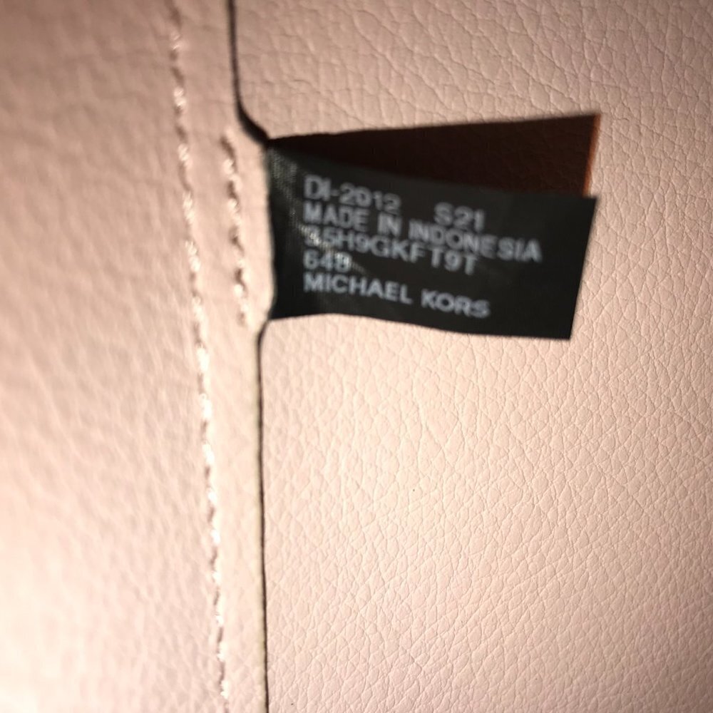 Michael Kors Kimberly Tote in Powder Blush In excellent condition peach / pink - Picture 9 of 16